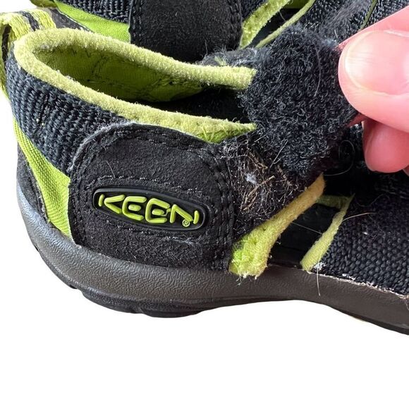 Keens Newport H2 Waterproof Kids Sandals in Black.  Size 13. - Picture 4 of 7